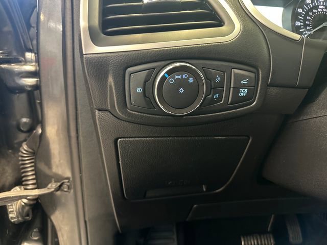 Used 2019 Ford Edge SEL w/ Equipment Group 201A AWD/4WD image 22