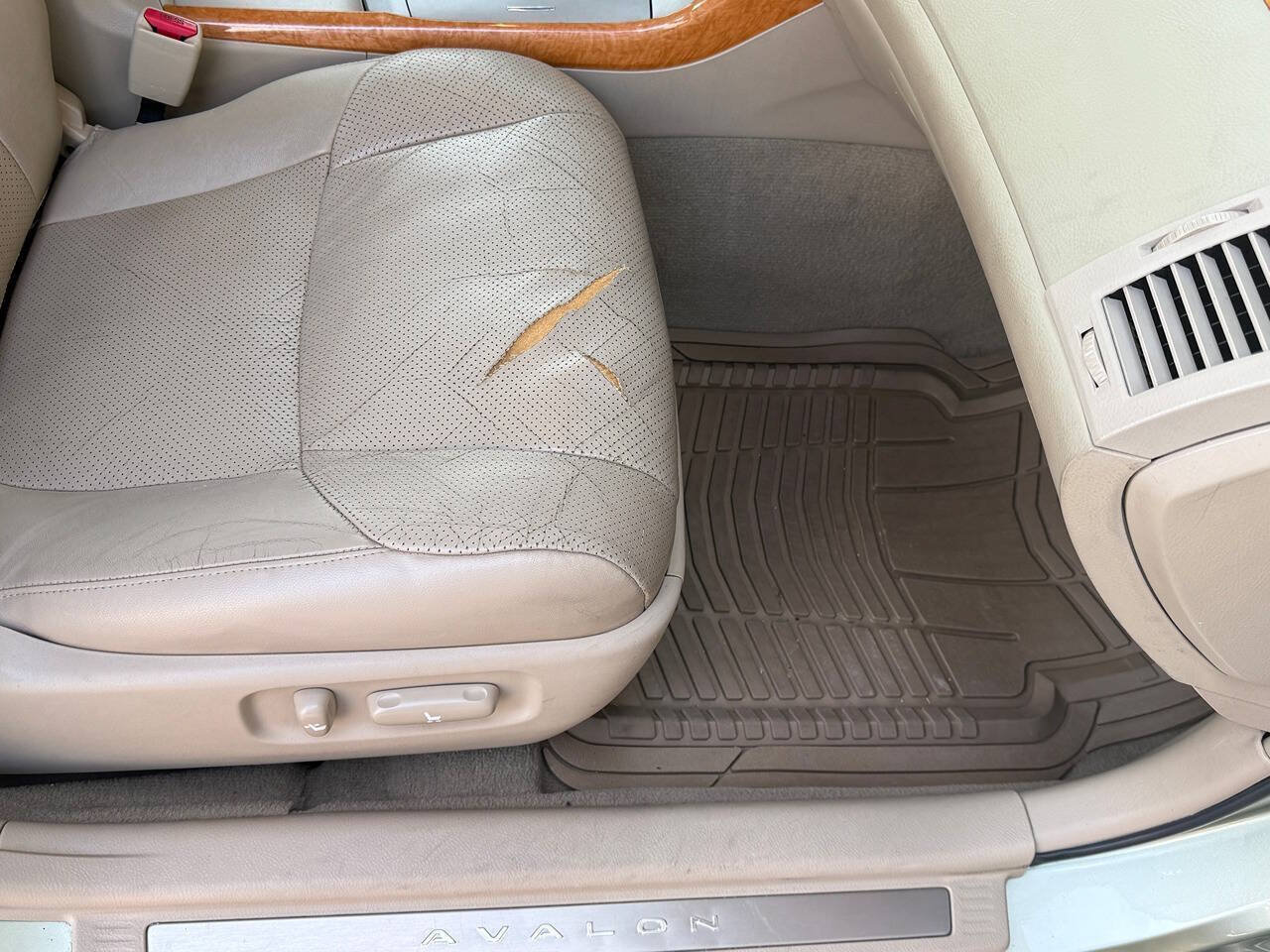 Used 2005 Toyota Avalon Limited FWD image 33