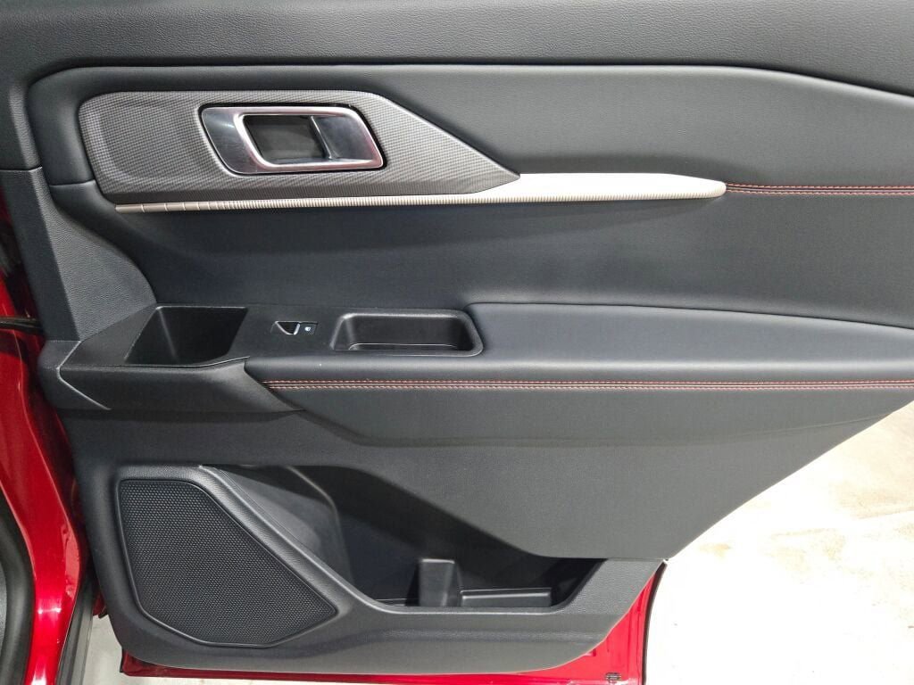 Used 2025 Ford Explorer ST-Line w/ Premium Package image 17