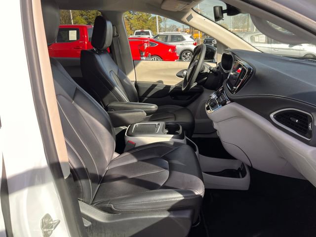 Used 2024 Chrysler Pacifica Select image 31
