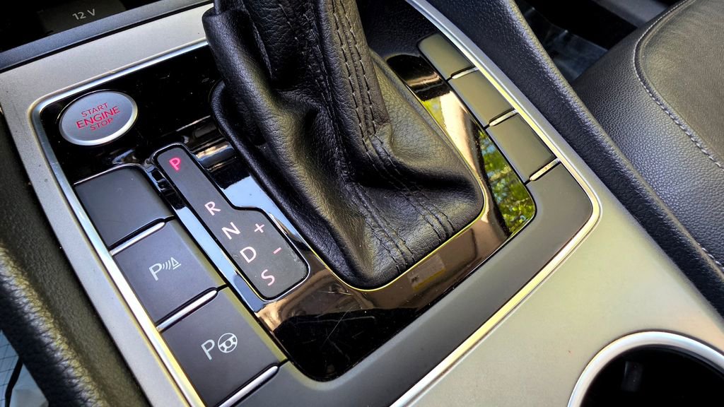 Used 2022 Volkswagen Passat 2.0T FWD image 40