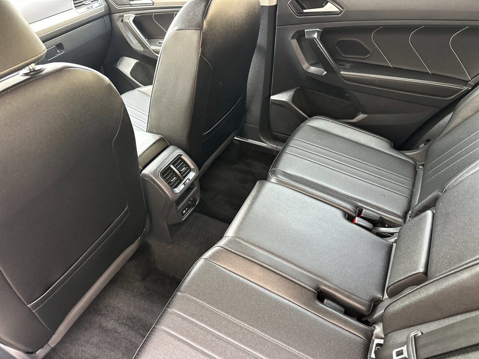 Used 2023 Volkswagen Tiguan SE FWD image 13