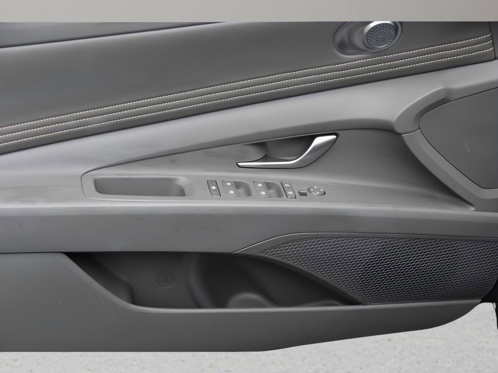 Used 2024 Hyundai Elantra SEL w/ Convenience Package image 24