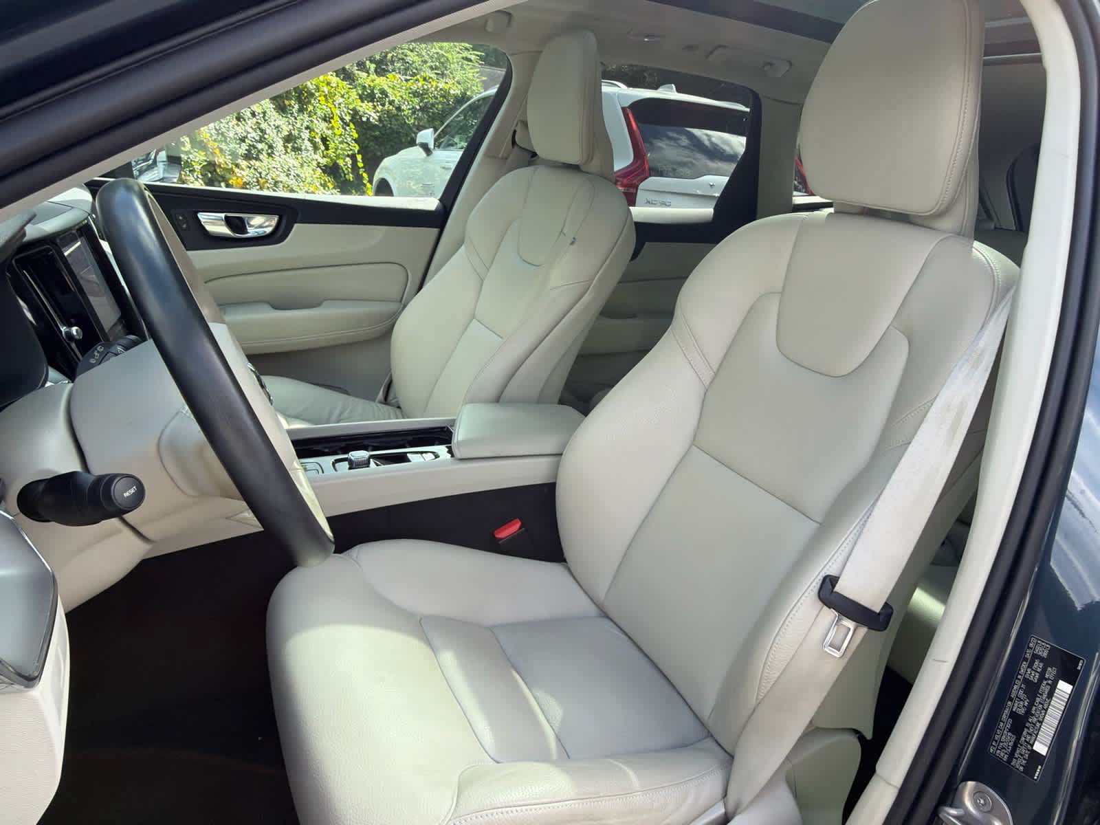 Used 2024 Volvo XC60 B5 Core w/ Protection Package Premier AWD/4WD image 27