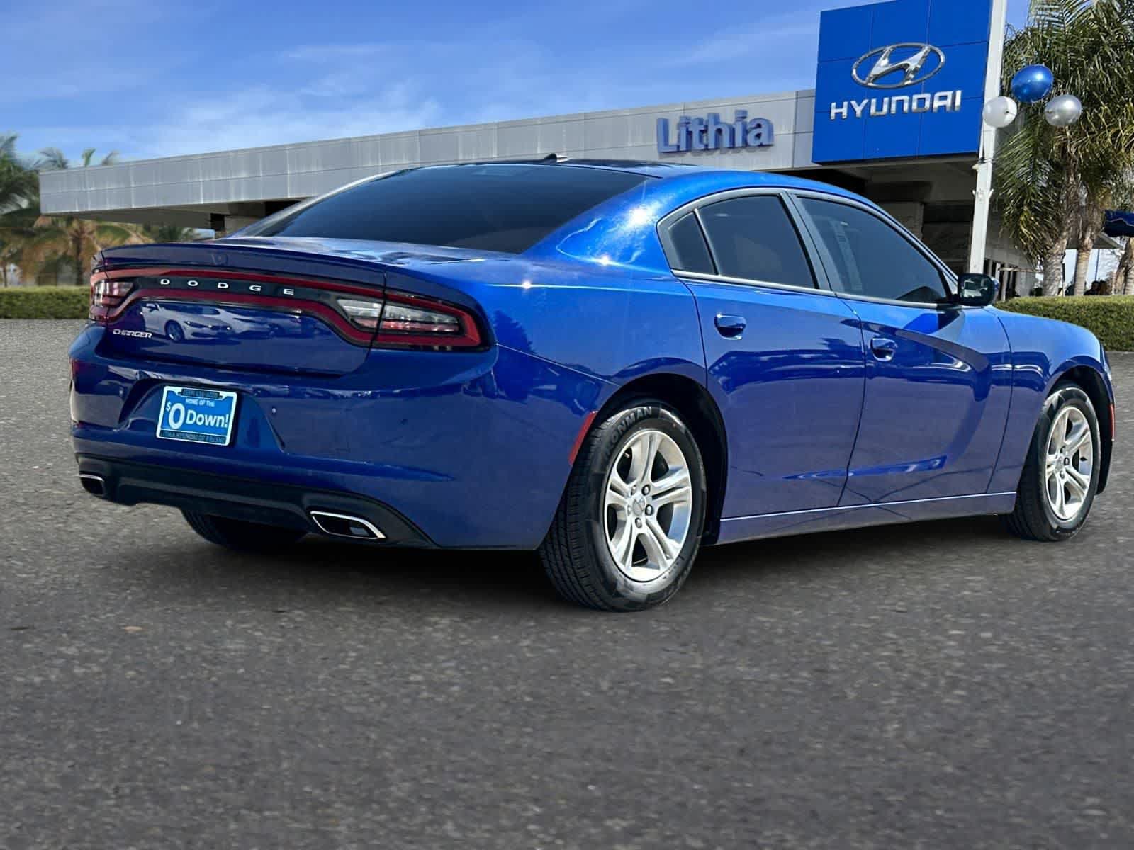 Used 2020 Dodge Charger SXT w/ Leather Interior Group RWD image 3