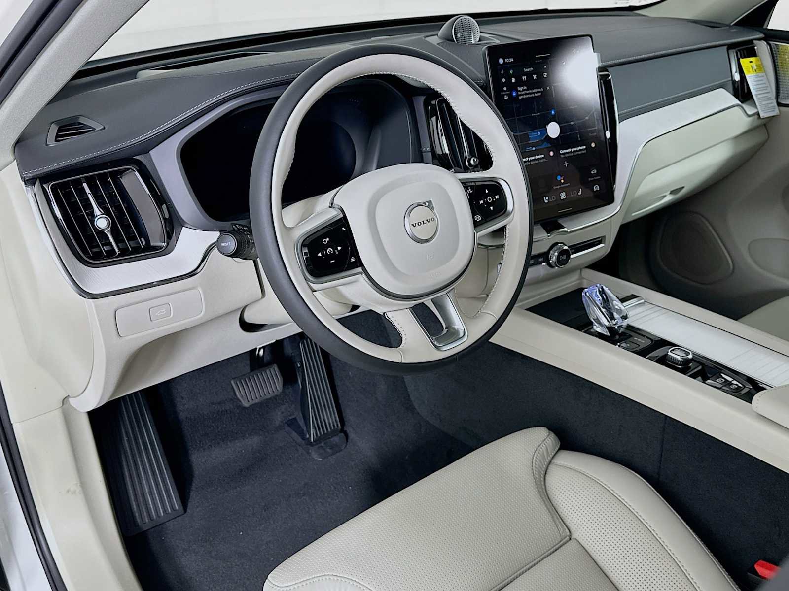 New 2026 Volvo XC60 B5 Ultra w/ Climate Package PRO image 9