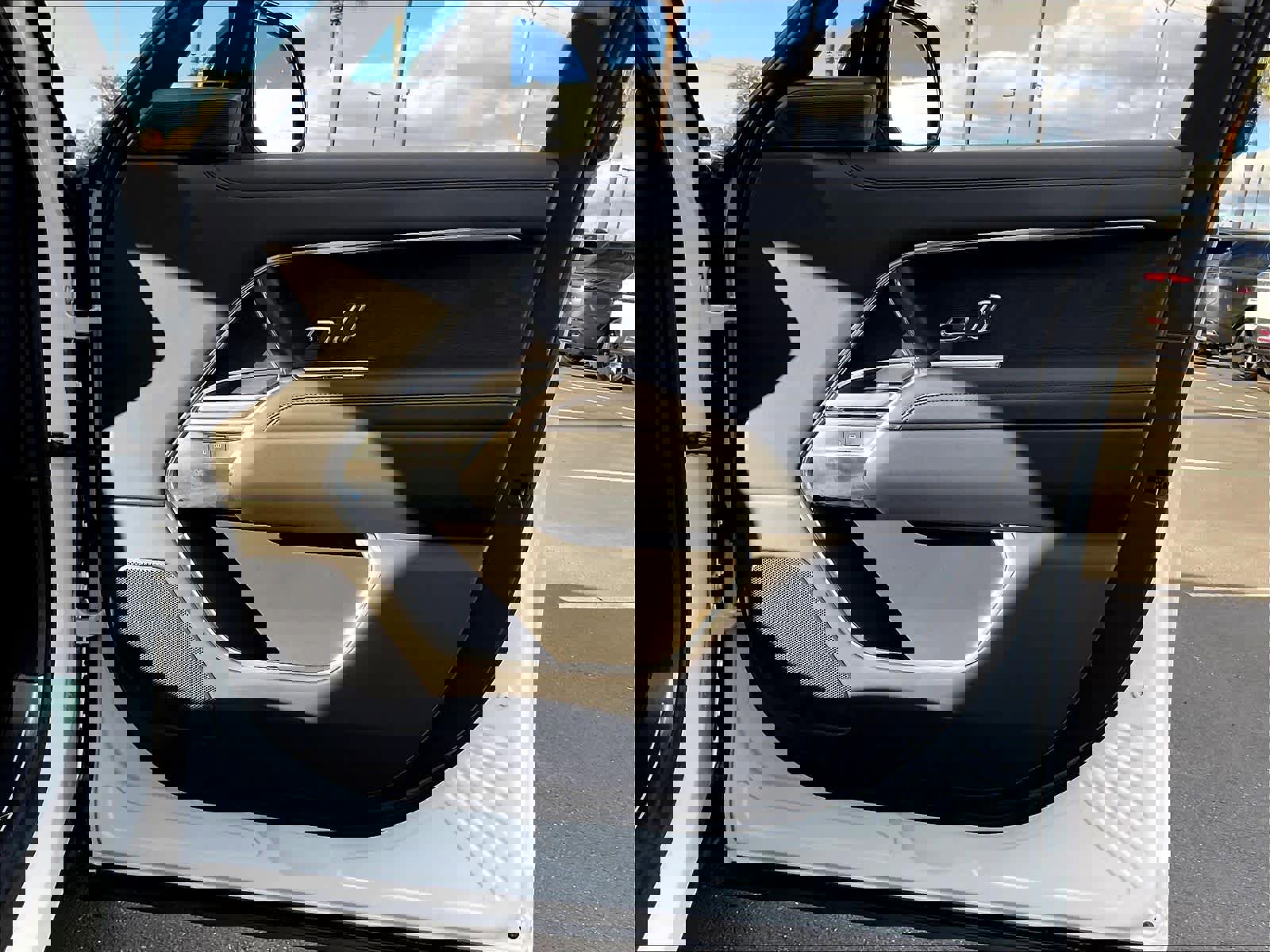 New 2025 Land Rover Range Rover SE image 30