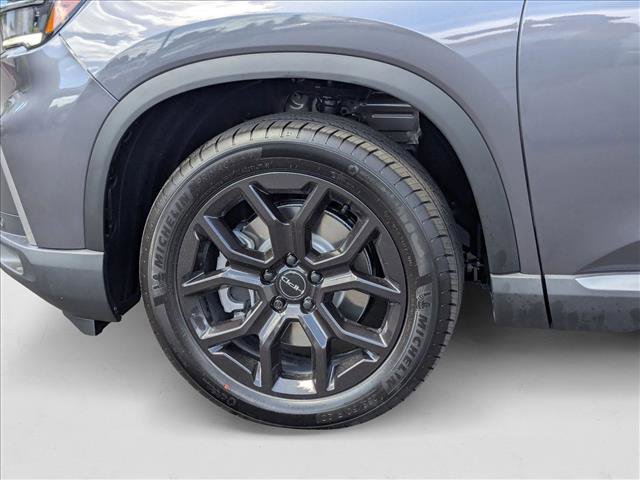 New 2025 Honda Pilot Touring image 10