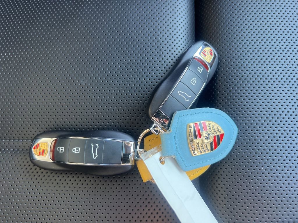 Used 2022 Porsche Macan Base image 27