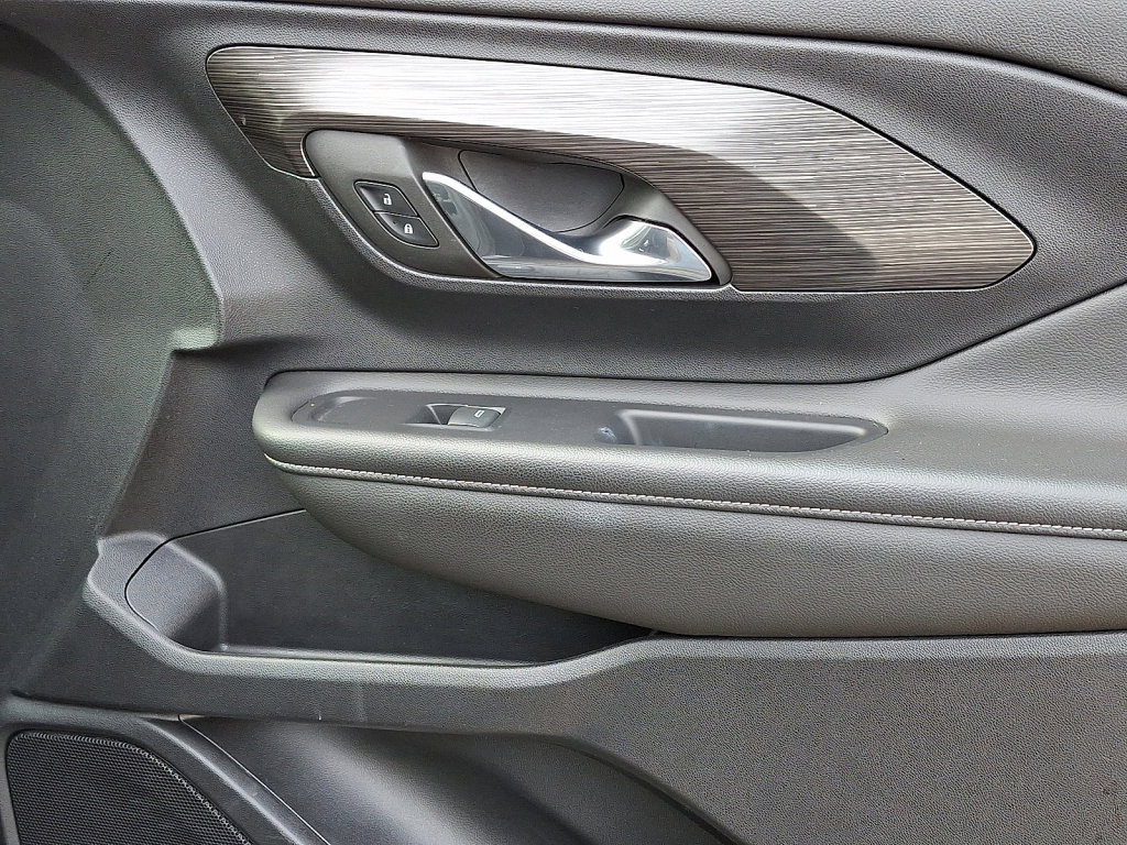 Used 2023 GMC Terrain SLE w/ Driver Convenience Package image 10