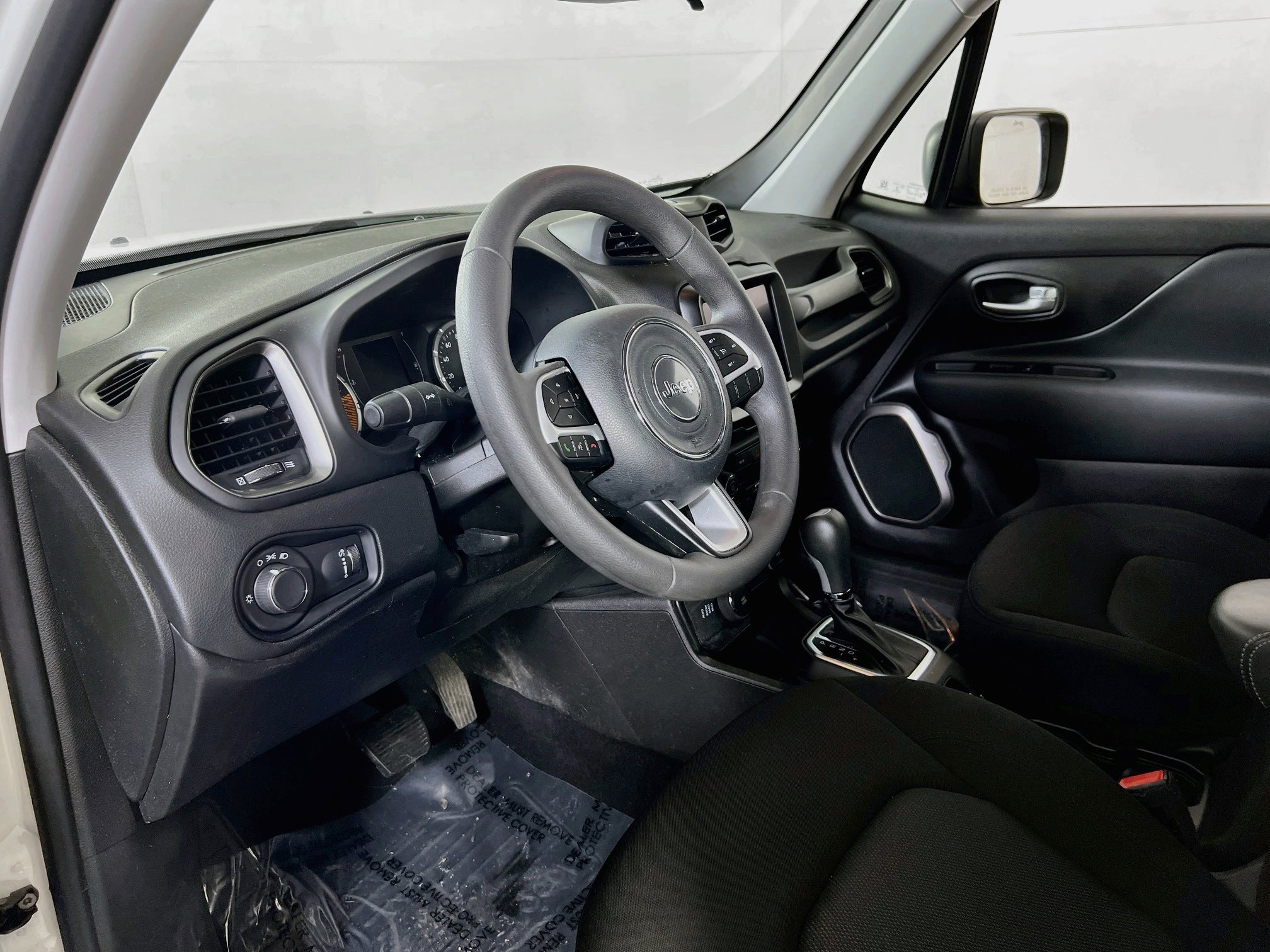 Used 2023 Jeep Renegade Latitude AWD/4WD image 9