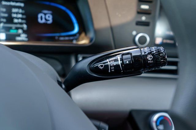 Used 2024 Hyundai Elantra SE FWD image 21