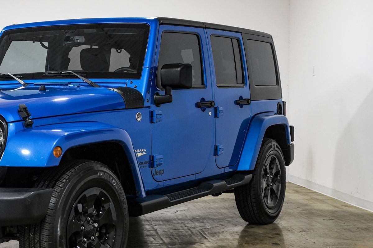 Used 2015 Jeep Wrangler Unlimited Sahara w/ Connectivity Group AWD/4WD image 6