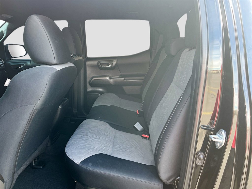 Used 2022 Toyota Tacoma TRD Off-Road image 23