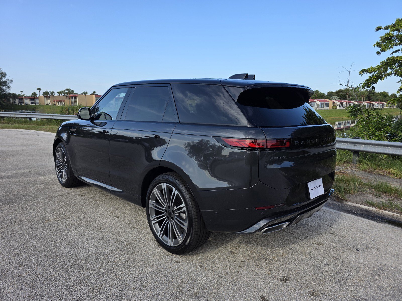 New 2026 Land Rover Range Rover Sport Dynamic SE AWD/4WD image 2