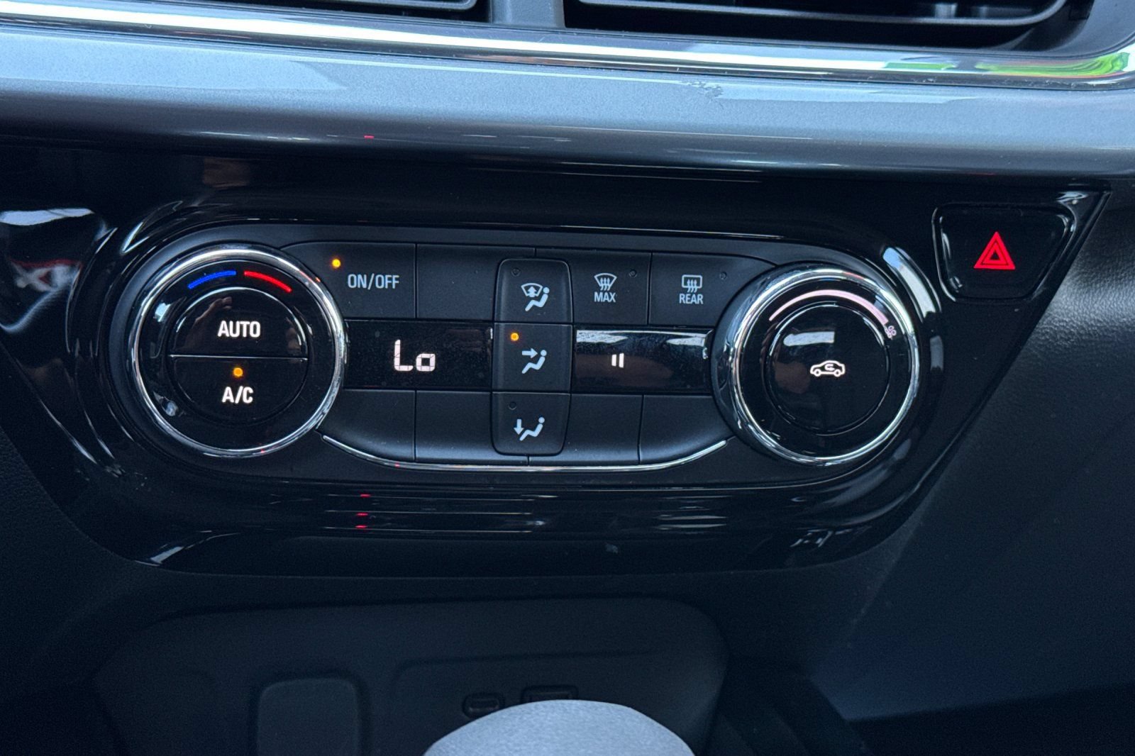 Used 2025 Chevrolet Trax LT FWD image 22