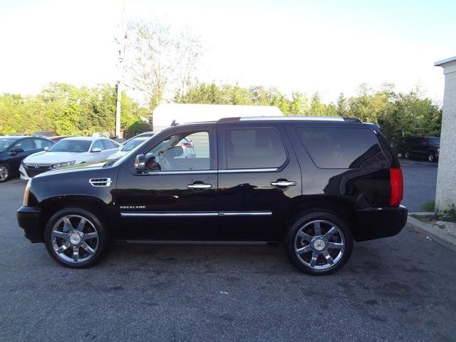 Used 2011 Cadillac Escalade Premium AWD/4WD image 9