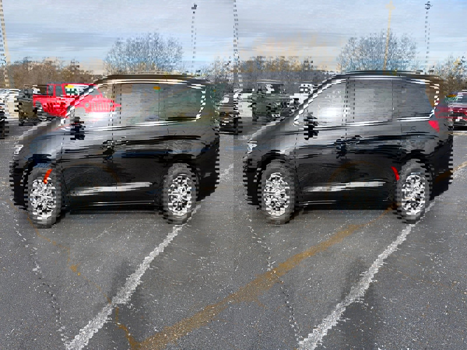 New 2026 Chrysler Pacifica Limited image 4