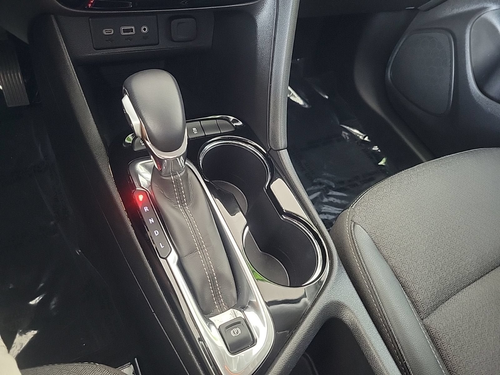 Used 2022 Buick Encore GX Preferred w/ Cold Weather Comfort Package FWD image 21