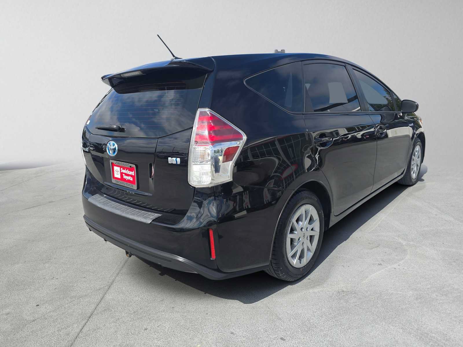 Used 2015 Toyota Prius V Three FWD image 3