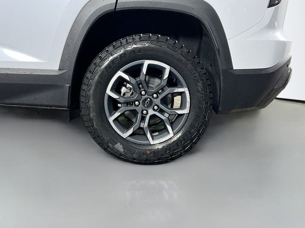 New 2026 Chevrolet Equinox ACTIV w/ Safety and Technology Package image 30