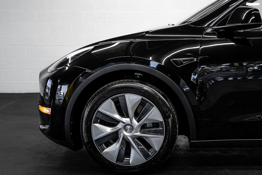 Used 2023 Tesla Model Y Long Range image 12