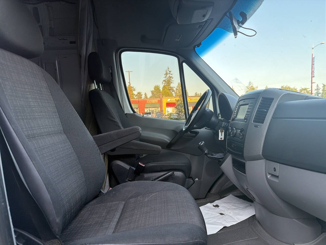 Used 2014 Mercedes-Benz Sprinter 2500 image 12