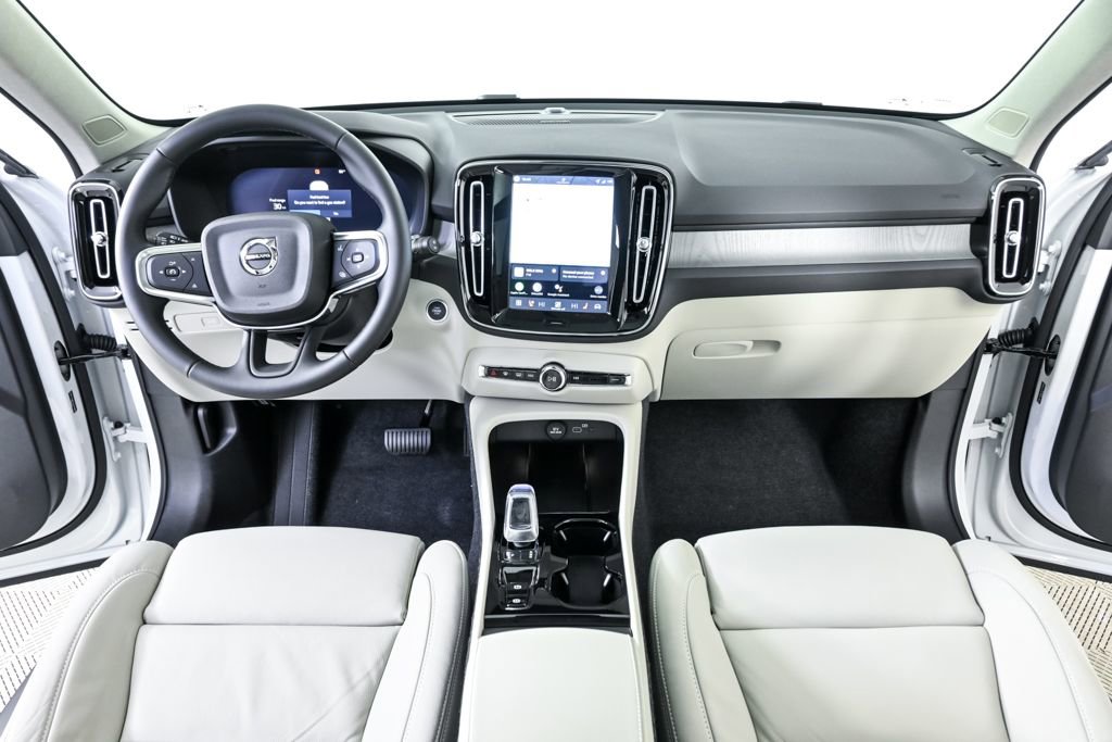 New 2026 Volvo XC40 B5 Ultra w/ Protection Package Premier image 18