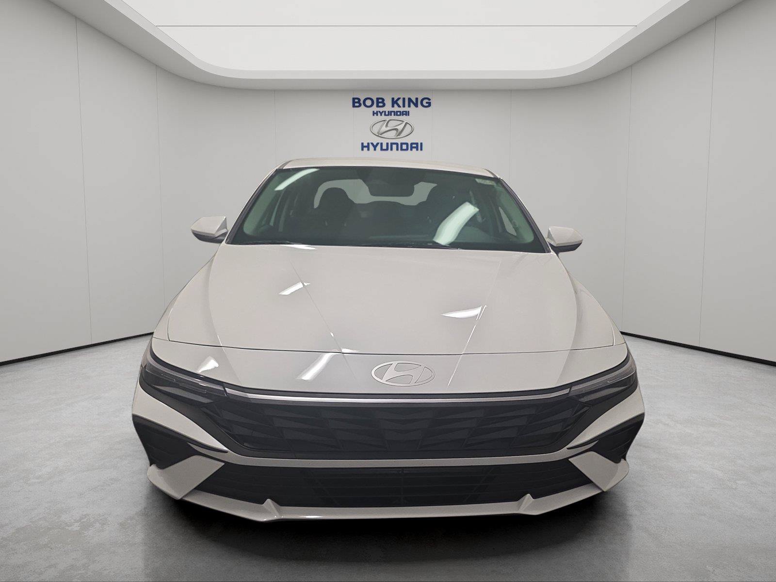 Used 2026 Hyundai Elantra SE FWD image 8