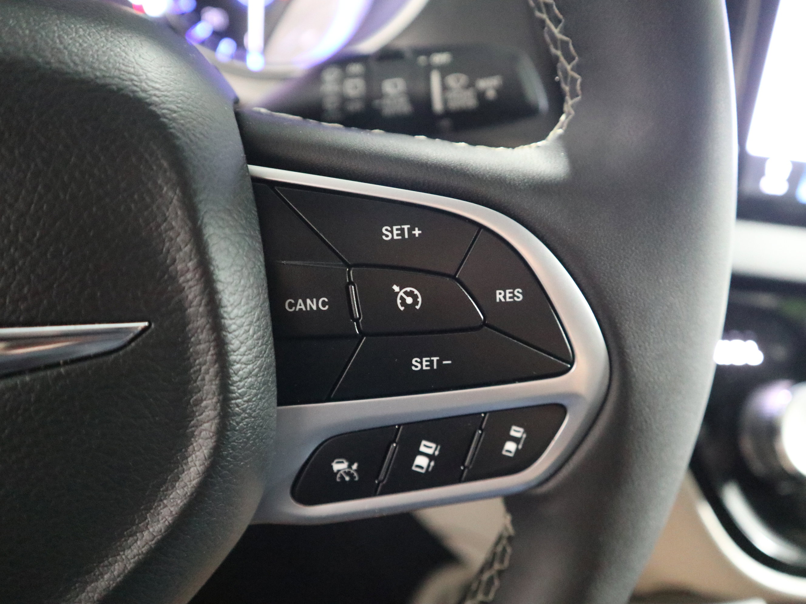 Used 2024 Chrysler Pacifica Touring-L FWD image 28