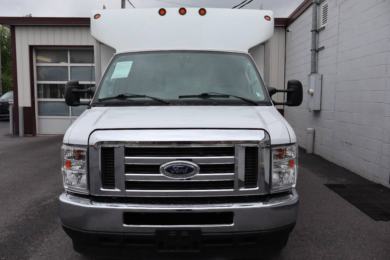 Used 2022 Ford E-450 and Econoline 450 Super Duty w/ Power Windows & Locks Group RWD image 2