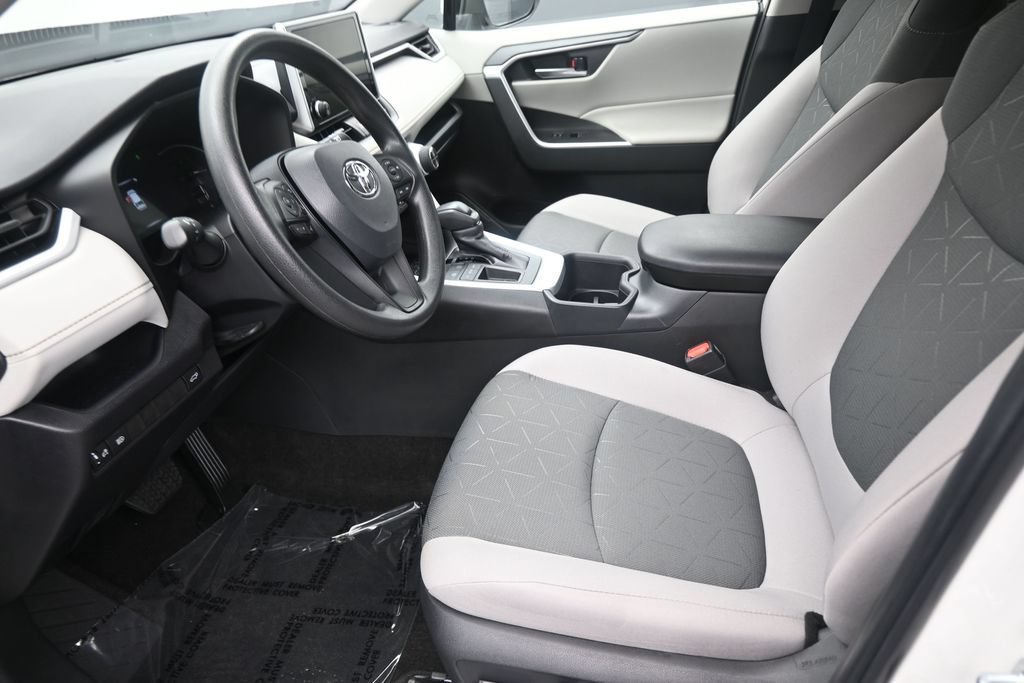 Used 2025 Toyota RAV4 XLE w/ Convenience Package FWD image 12