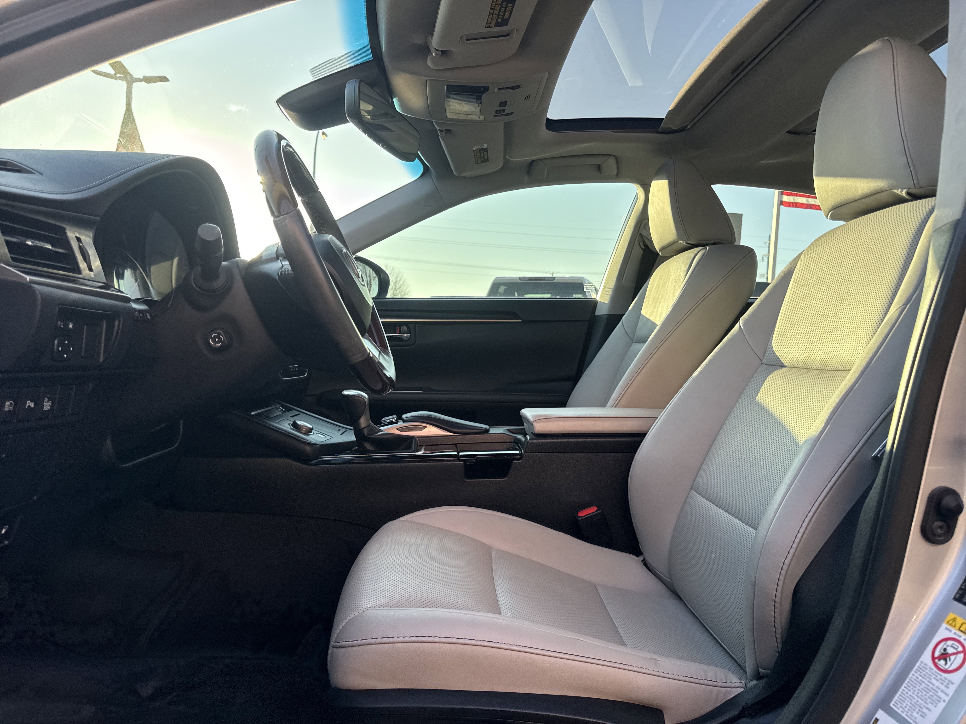 Used 2018 Lexus ES 350 w/ Navigation System Package image 17