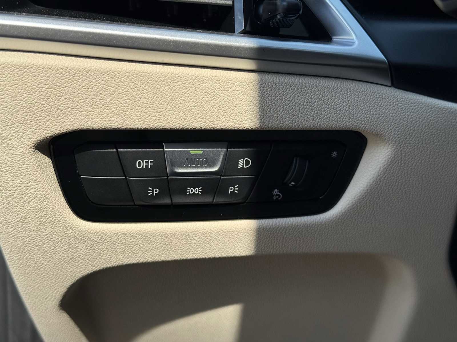 New 2025 BMW 330i xDrive Sedan w/ Premium Package image 23