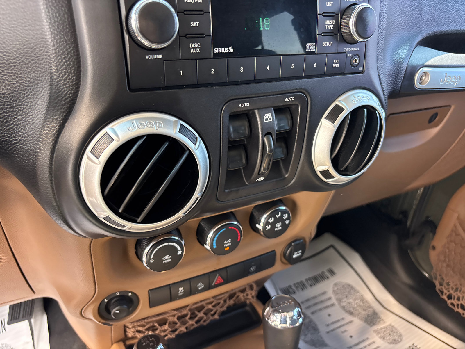 Used 2015 Jeep Wrangler Unlimited Sahara w/ Connectivity Group AWD/4WD image 17