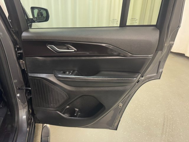 Used 2023 Jeep Grand Cherokee Laredo w/ Luxury Tech Group I image 35