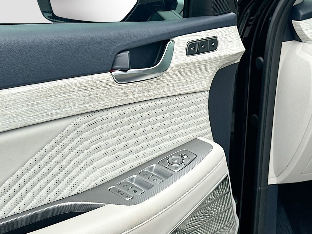 Used 2024 Hyundai Palisade Calligraphy image 18