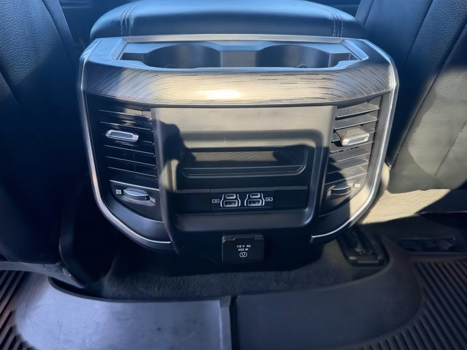 Used 2023 RAM 1500 Laramie AWD/4WD image 17