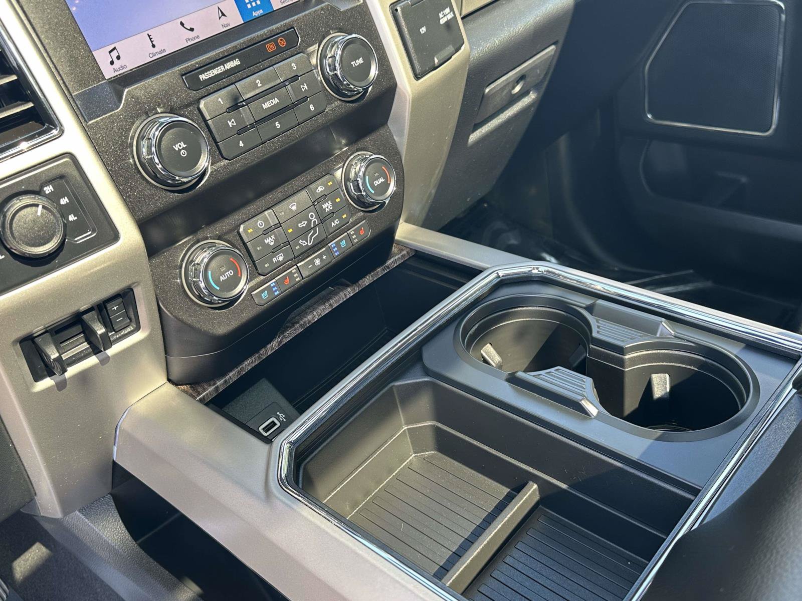 Certified 2019 Ford F350 Lariat w/ Lariat Ultimate Package AWD/4WD image 13