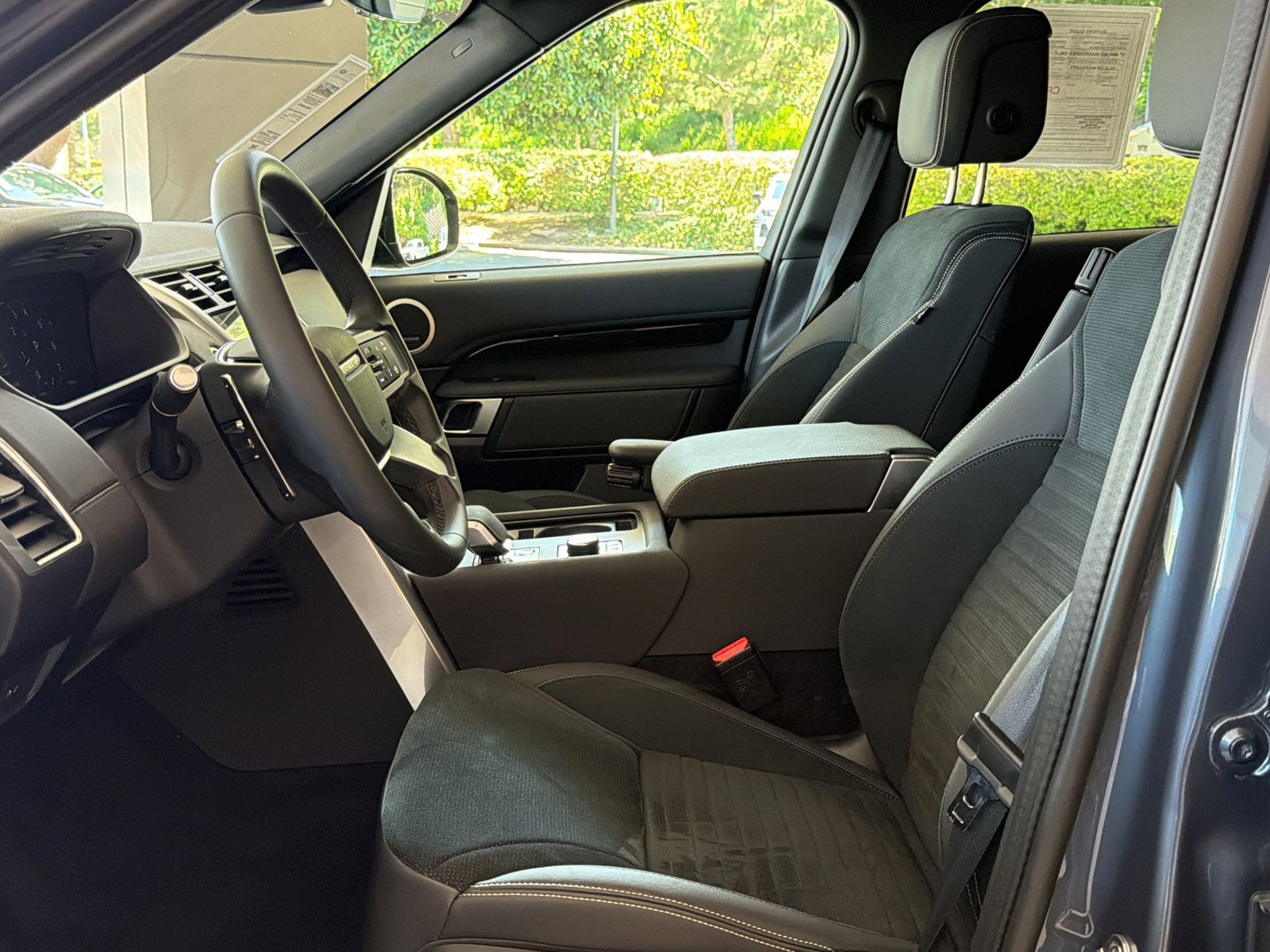 Certified 2025 Land Rover Discovery S AWD/4WD image 5