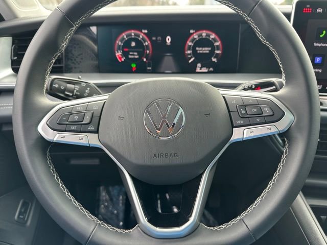 Certified 2025 Volkswagen Tiguan SE w/ Panoramic Sunroof Package image 41