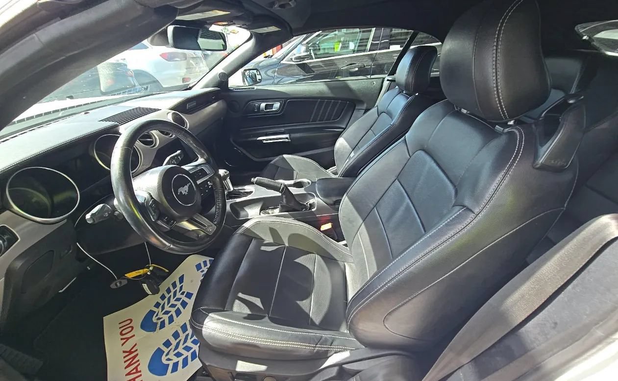 Used 2022 Ford Mustang Premium RWD image 8