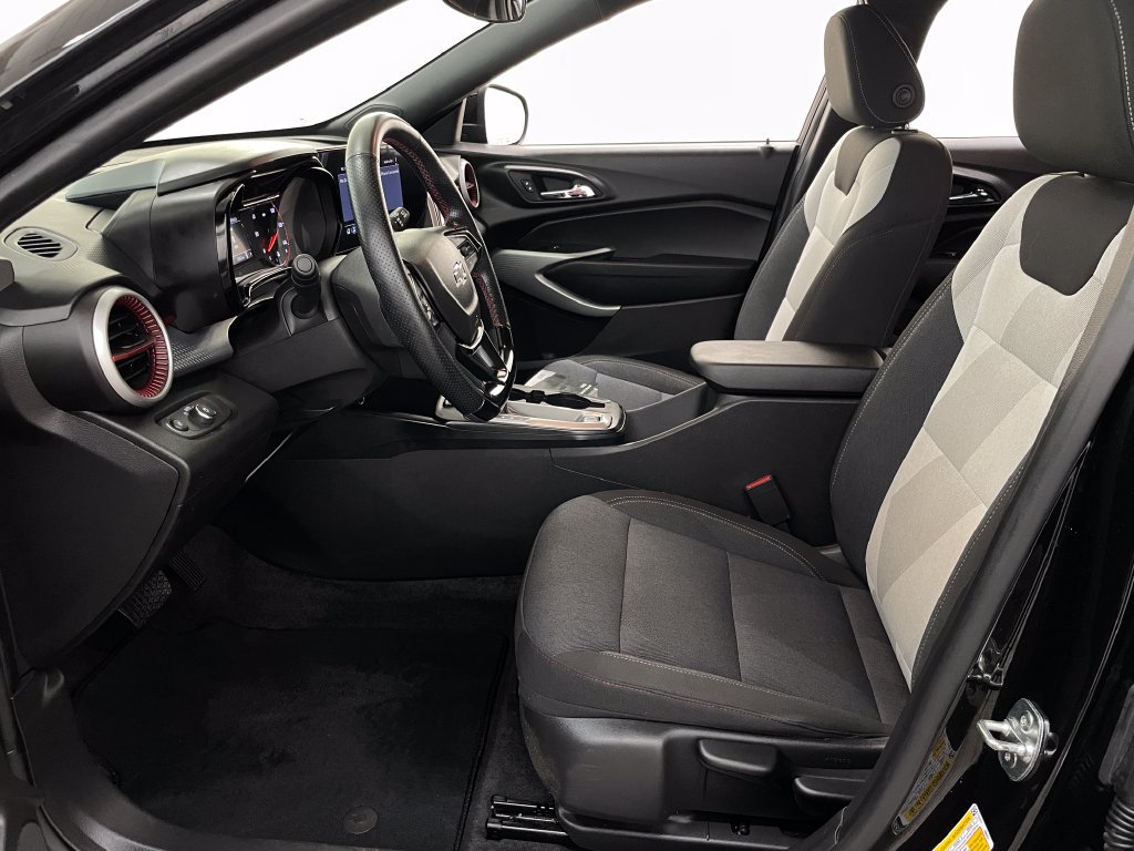 Used 2025 Chevrolet Trax RS w/ Driver Confidence Package FWD image 5