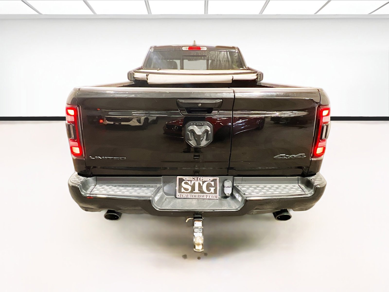 Used 2020 RAM 1500 Limited w/ Black Appearance Package image 5