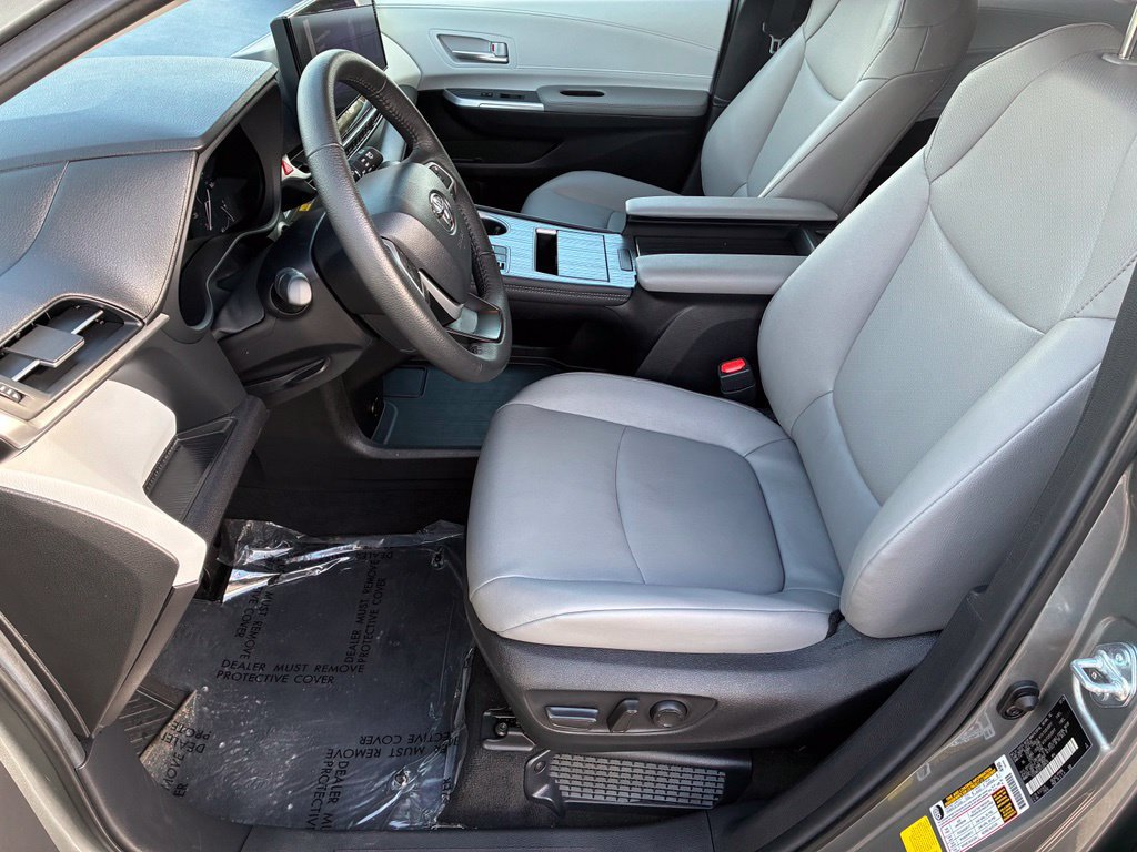Used 2026 Toyota Sienna XLE FWD image 16