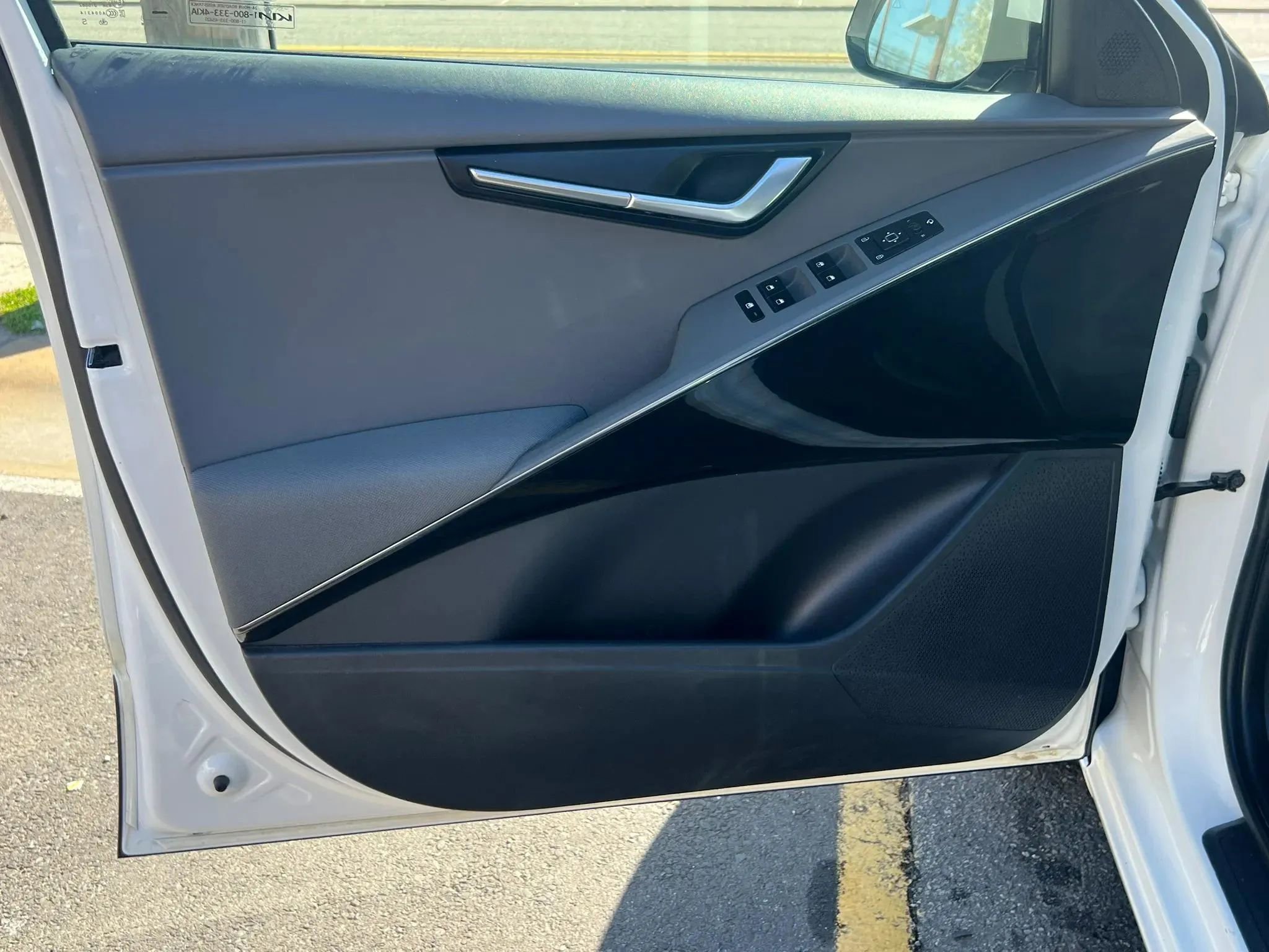 Used 2023 Kia Niro EX Touring FWD image 10