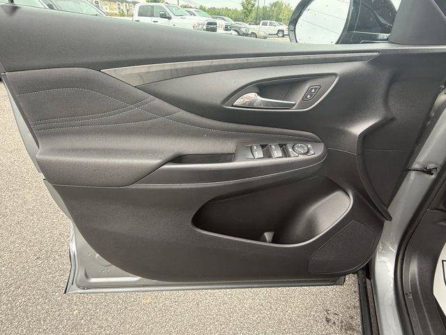 Used 2025 Buick Envista Sport Touring w/ Convenience I Package FWD image 17