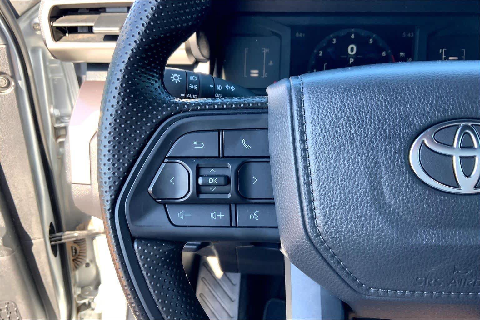 Used 2025 Toyota Tacoma SR5 AWD/4WD image 24