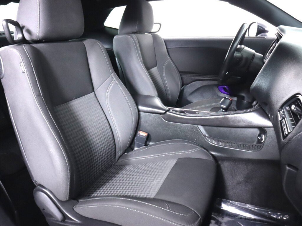 Used 2018 Dodge Challenger SXT image 32