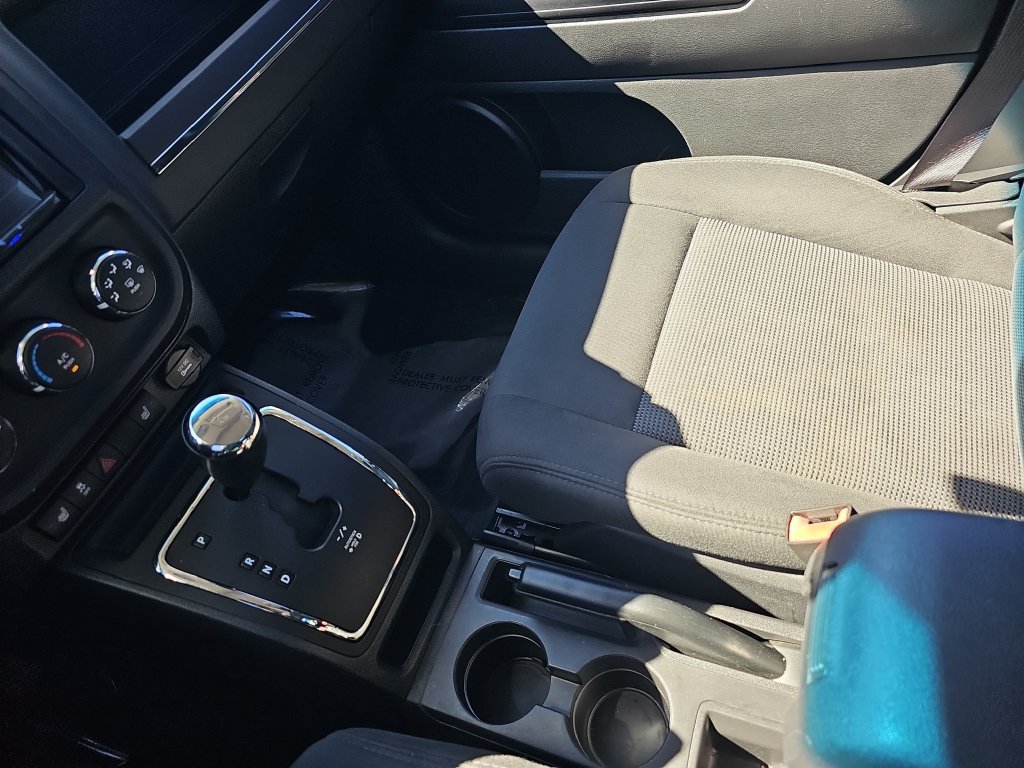 Used 2012 Jeep Compass Latitude FWD image 24